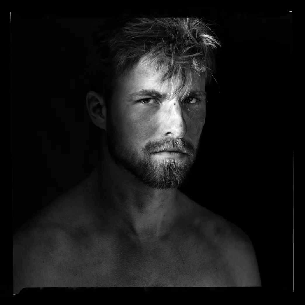 Porträt 61 von 80 aus „Porträtbuch“, aufgenommen 2018 mit einer Hasselblad H5D von Yago Partal.