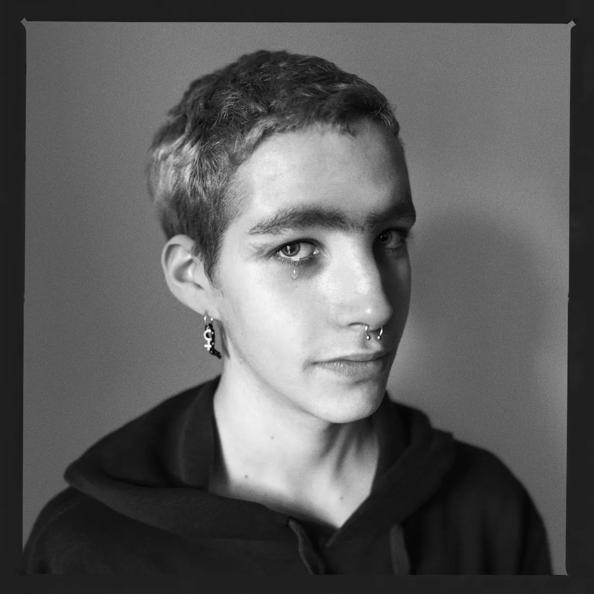 Porträt 66 von 80 aus „Porträtbuch“, aufgenommen 2021 mit einer Hasselblad X1D II 50C von Yago Partal.