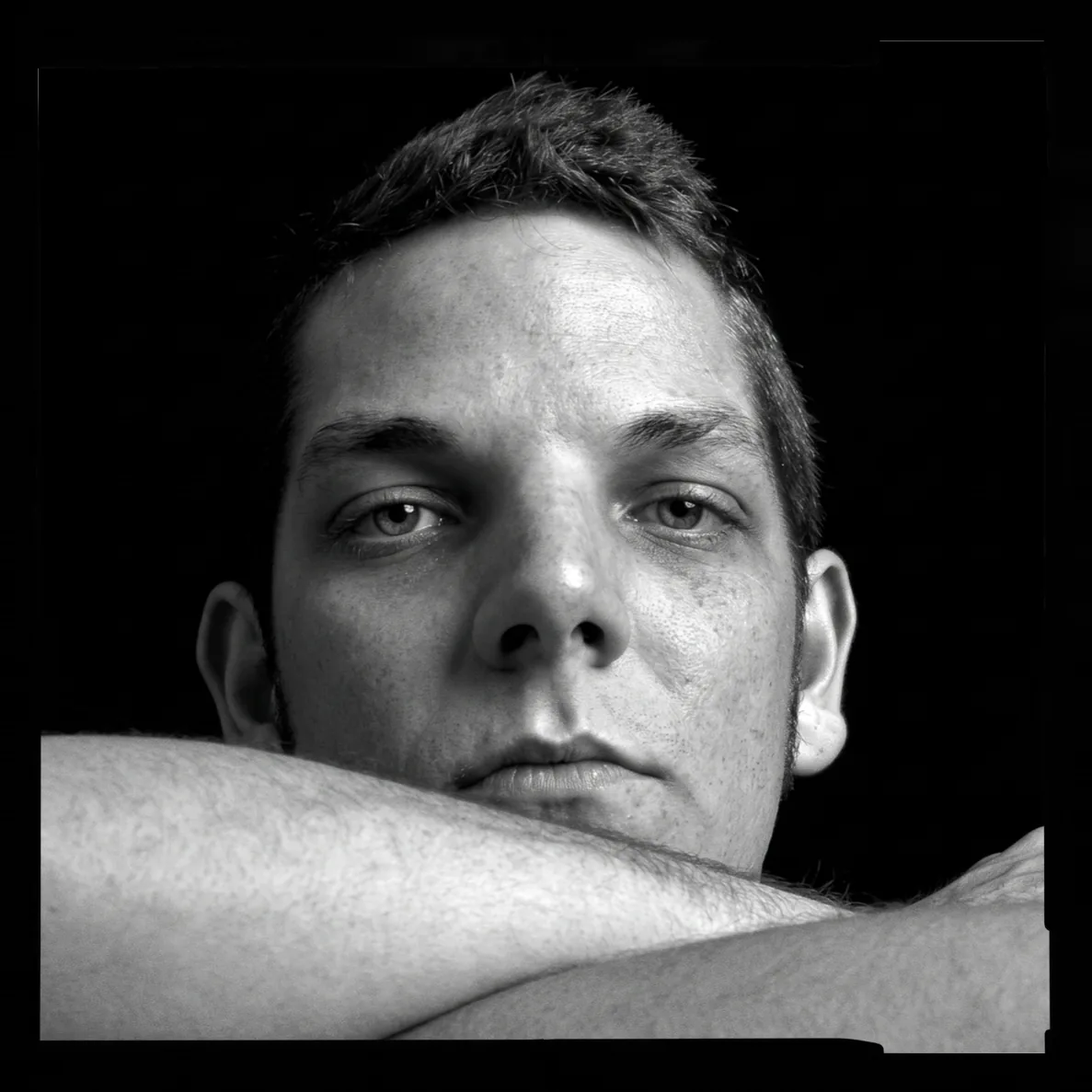 Porträt 49 von 80 aus „Porträtbuch“, aufgenommen 2007 mit einer Canon EOS-1D Mark III von Yago Partal.